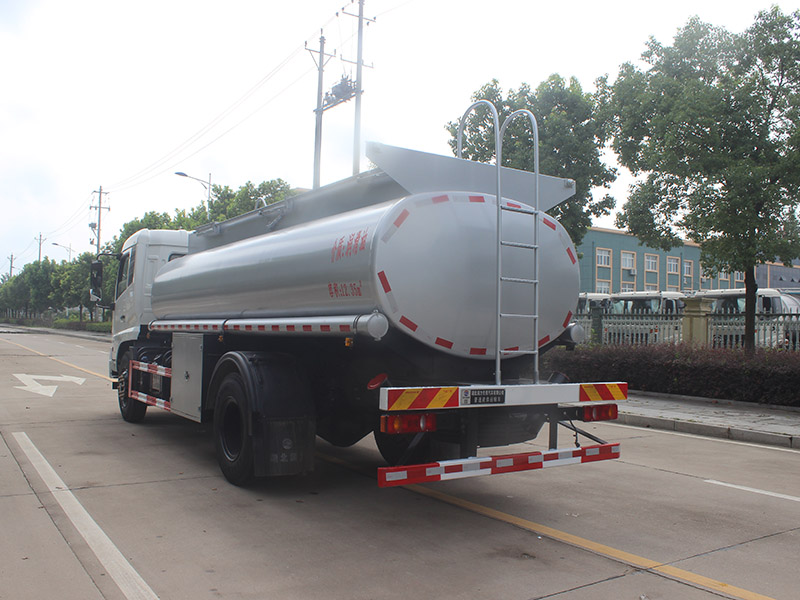 Dongfeng 12.5 Cubic Meter Chemical Tanker Truck SCS5181GPGDFH6 Liquid Transport Vehicle