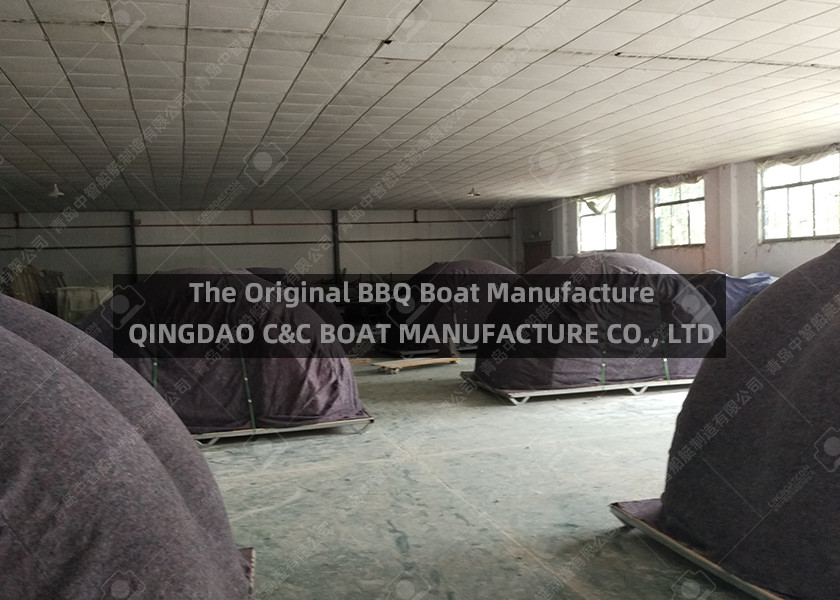 Center Grill 260cm Height LLDPE Bbq Donut Boat