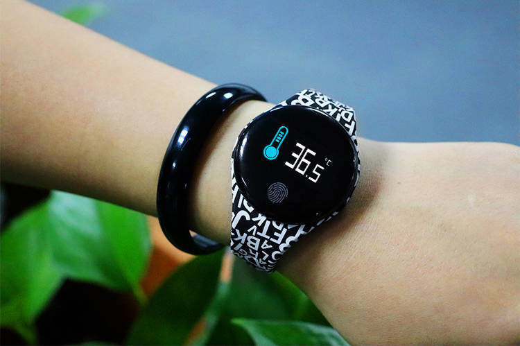 Bluetooth 5.2 Fitness Tracker ROM 512kB Body Temperature Remote Camera For Women