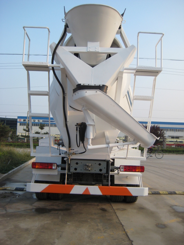 Heavy Duty Self Loading Concrete Mixer Truck 4-15 Cubic Capacity