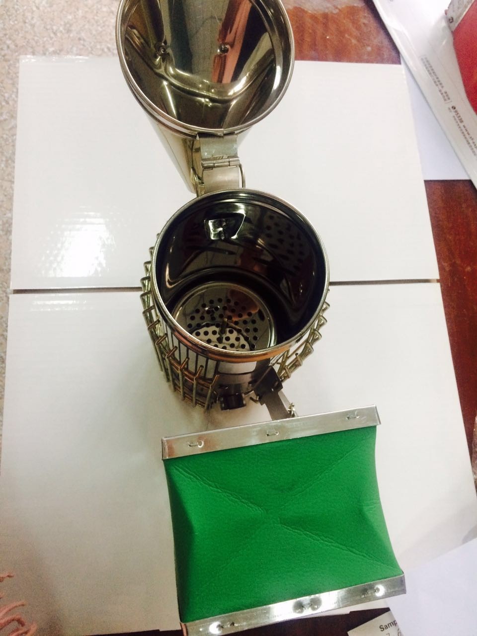 Green American Style Bee Hive Smoker With Atificial Leather Bellow Box For Beekeeping