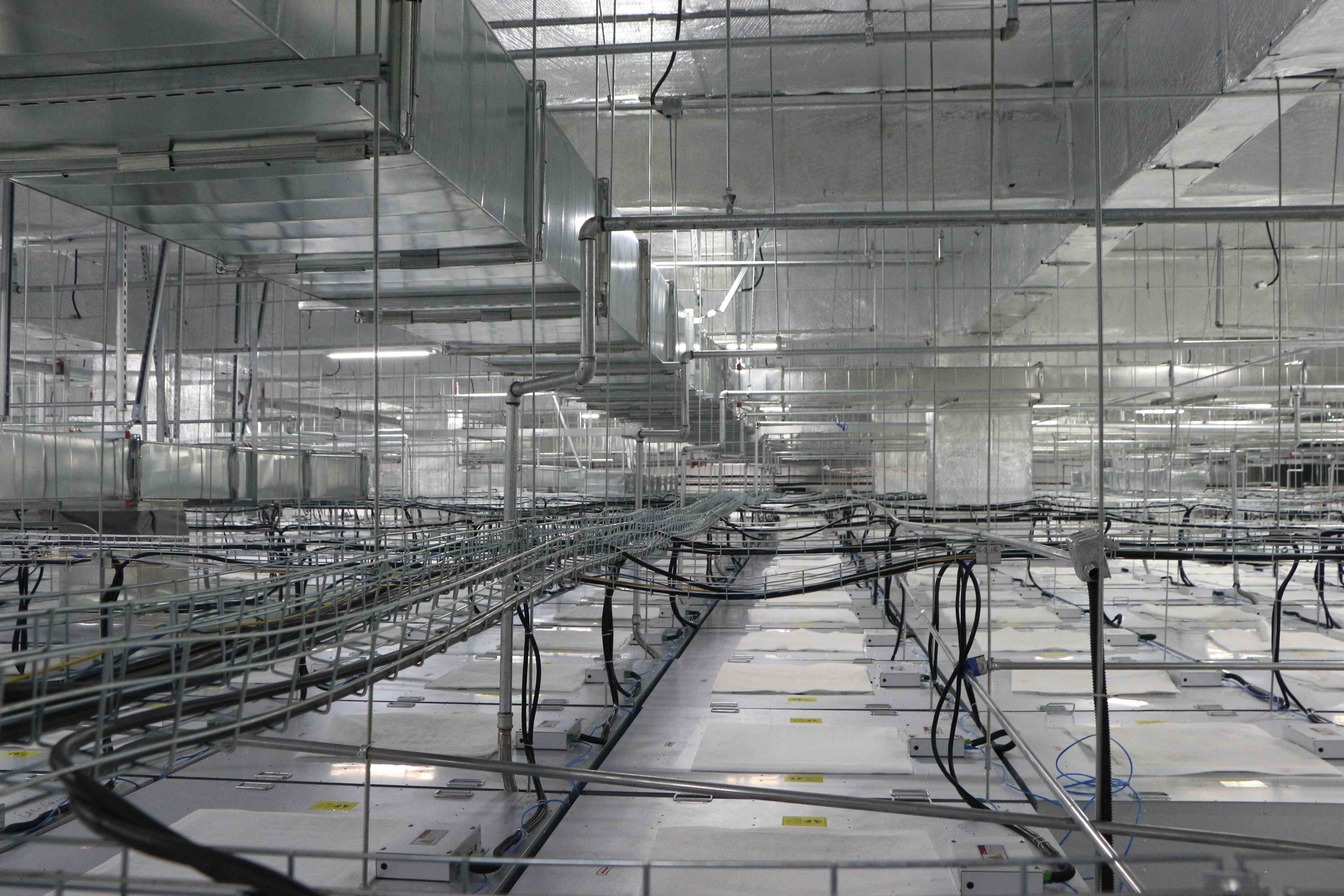 PVC Floor GMP Clean Room , Class 100 1000 Modular Cleanroom Systems Dust Free