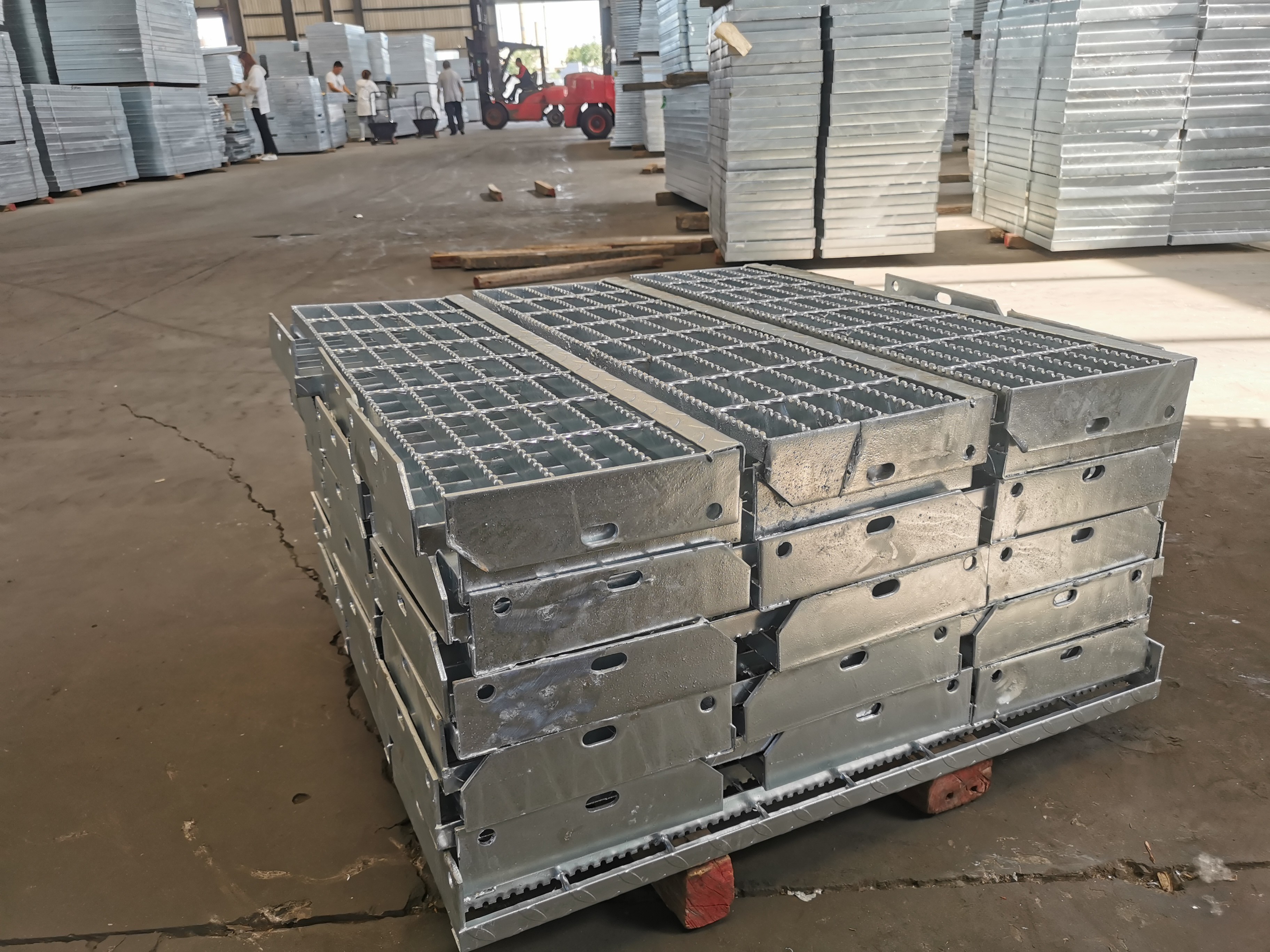 Mild Steel Q235 Heavy Duty Metal Grating Ventilation Self Cleaning