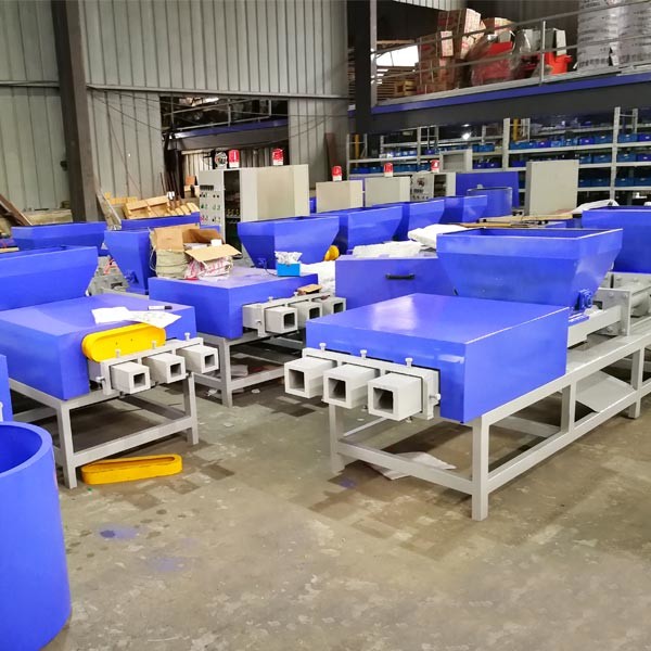  Sawdust Pallet Block Machine With Automatic Pallet Block Cutter Manufactures