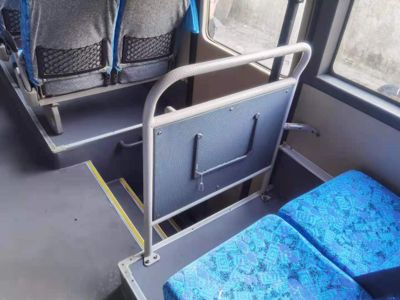 Used Higer Bus Rear Engine Model KLQ6129 Good Passengers Bus 53 Seats Rear Weichai Engine 215kw Euro III
