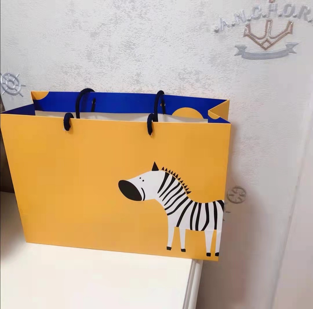 FSC ISO9001 Yellow Clothing Paper Bags Zebra Print Duplex Board Paper Bag
