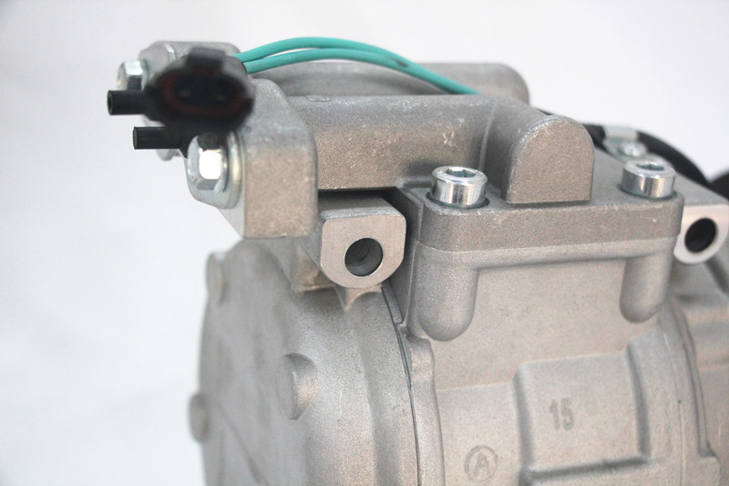 ST250302 Daewoo Ac Compressor Replacement For DH220-5 24V 4PK 135MM R134a