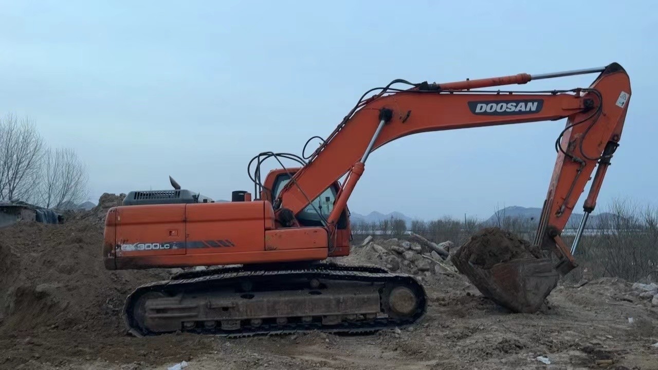 DX300LC second-hand Doushan excavator original paint excavator