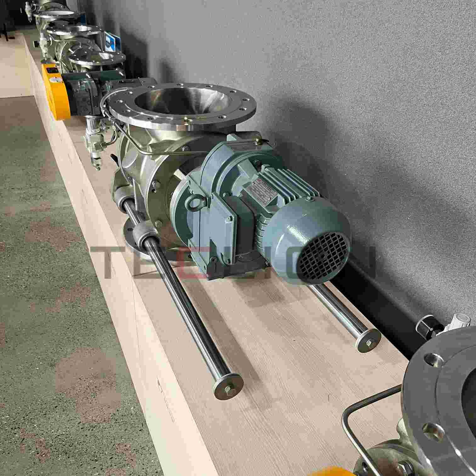 Stainless steel sanitary cleaning type unloader