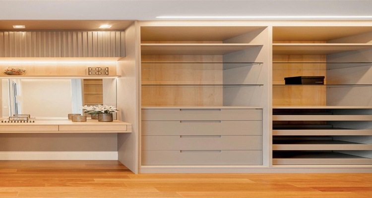 Customizable Solid Wood Wardrobe for End Bedroom Organization and Storage