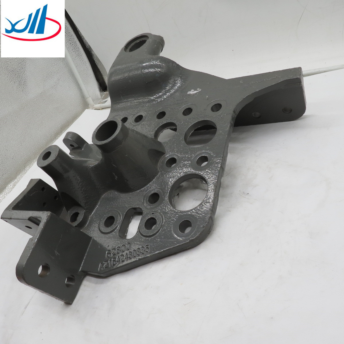 Good Performance Trucks and cars auto parts right front flip bracket AZ1642439336