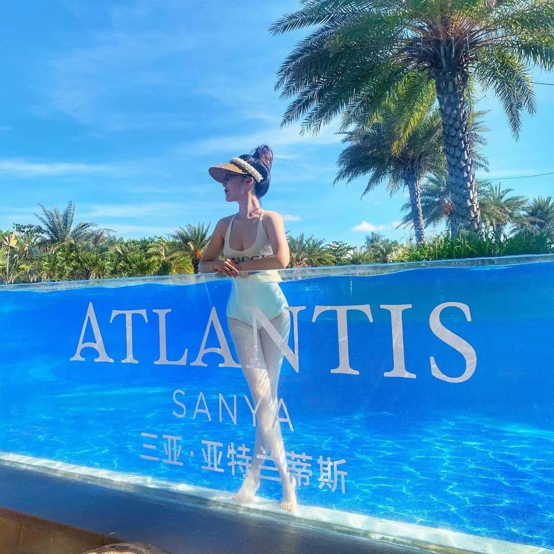 High Light Transmission 93% Acrylic Clear Sample Panels for Outdoor Family Swimming Pool