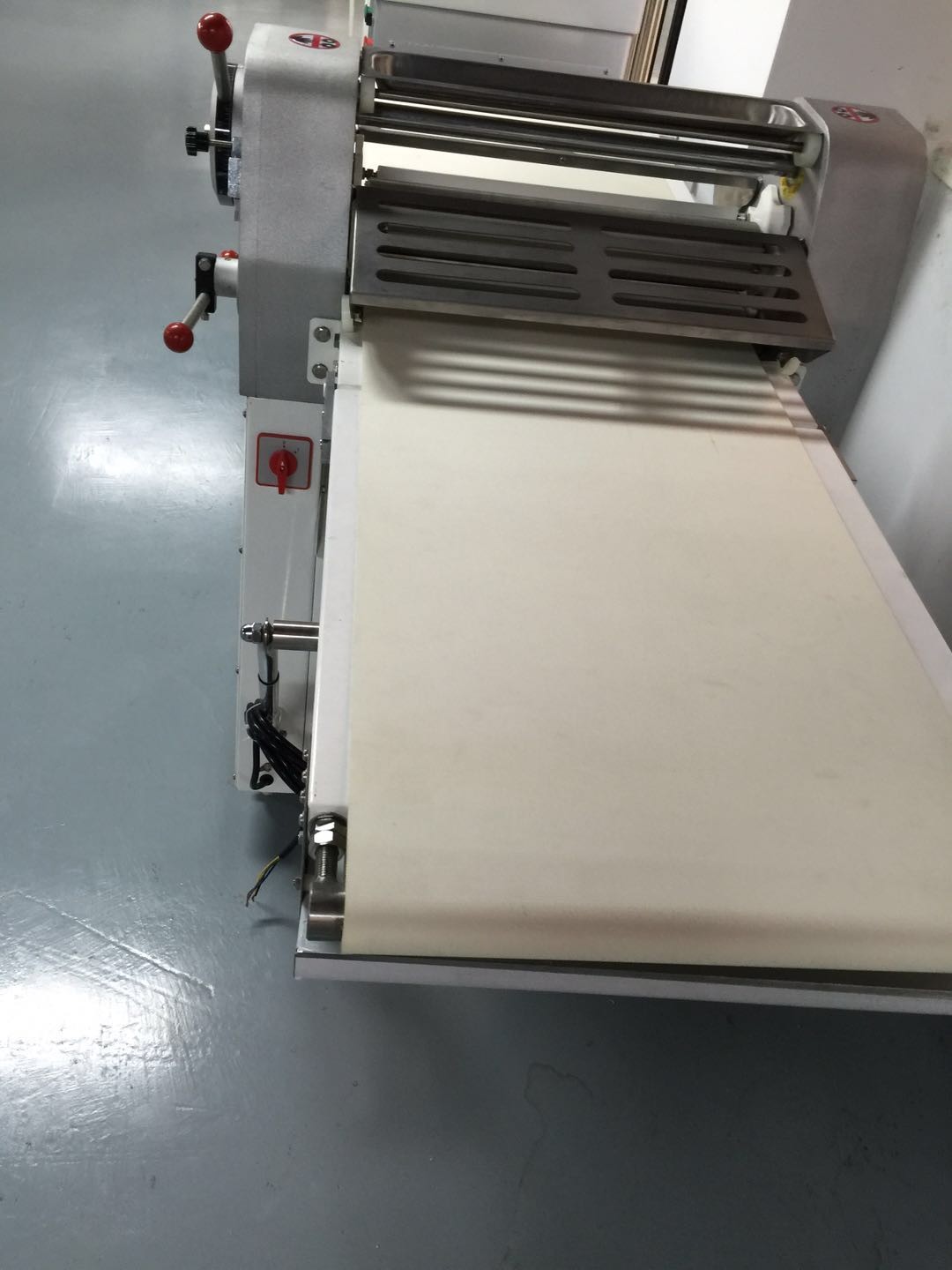 520mm Roller Size Dough Press Sheeter Machine for Fast and Easy Dough Preparation