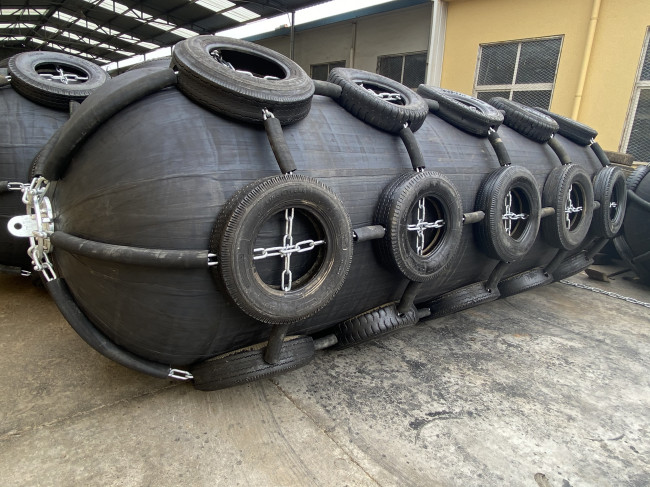 Black Color Ship Rubber Fender With Excellent Service For High Pressure