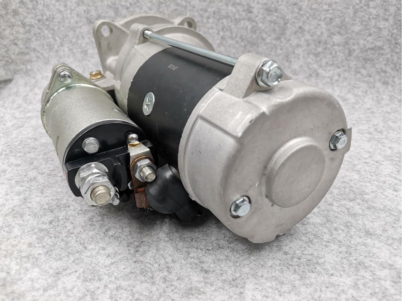3935071 Cumminss QSB4.5 Engine Starter 12V 4KW 10T for Versatile in Heavy Duty Applications