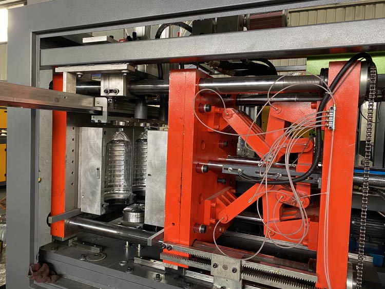 1960x1460x2550 mm Measurement LGD-2-20 Pet Bottle Making Machine with DELTA PLC