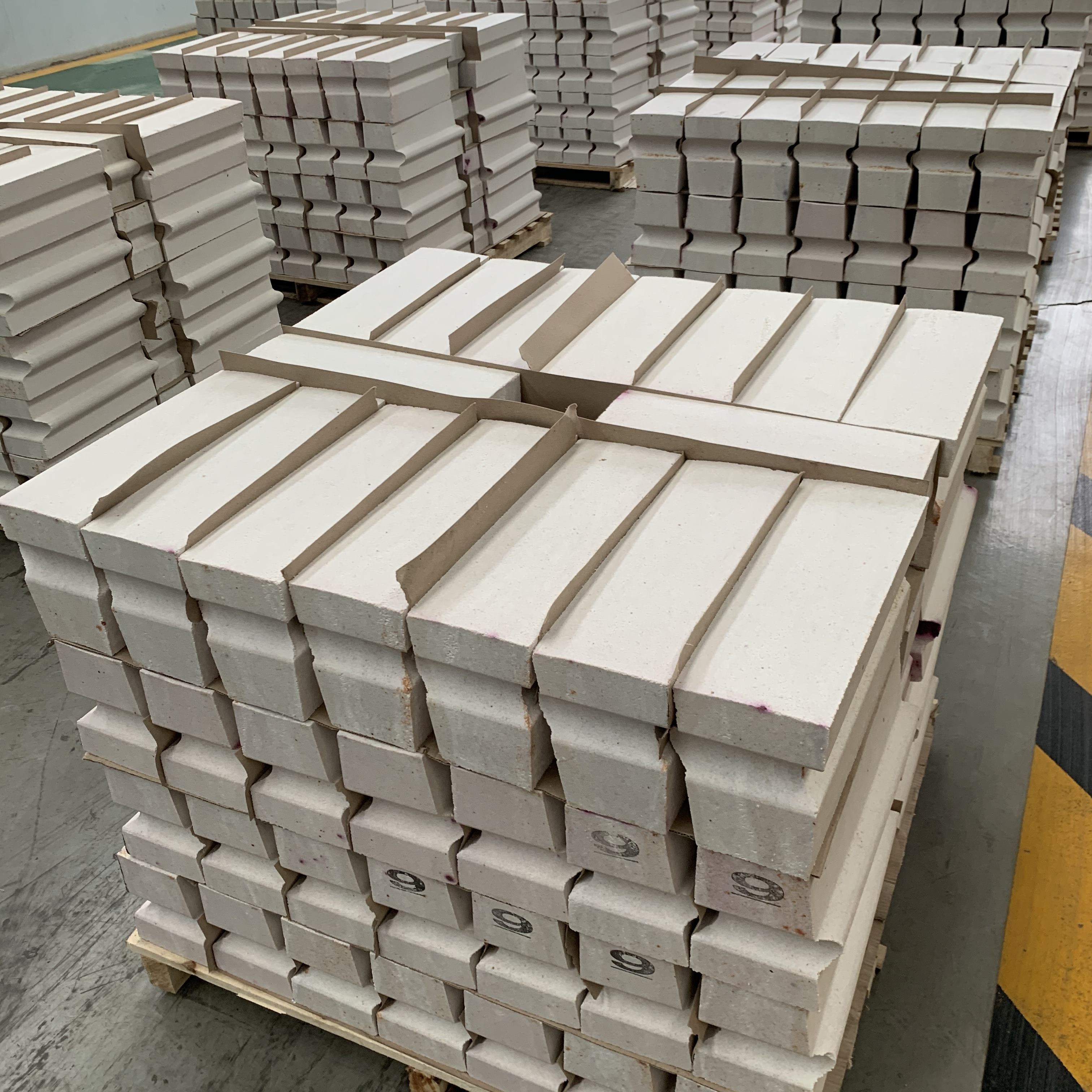 Light Weight Ceramic Corundum Refractory Insulating Fire Brick with 98% Al2O3 Content