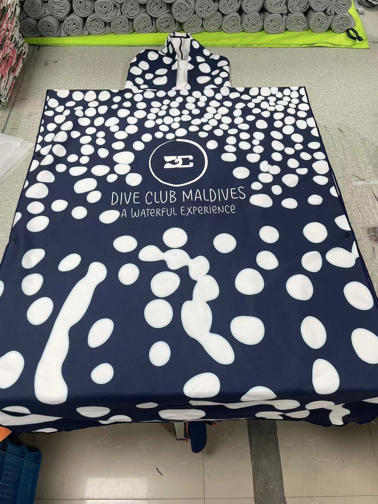Wholesale Custom Microfiber Beach Towel Women Man Surf Poncho Towel