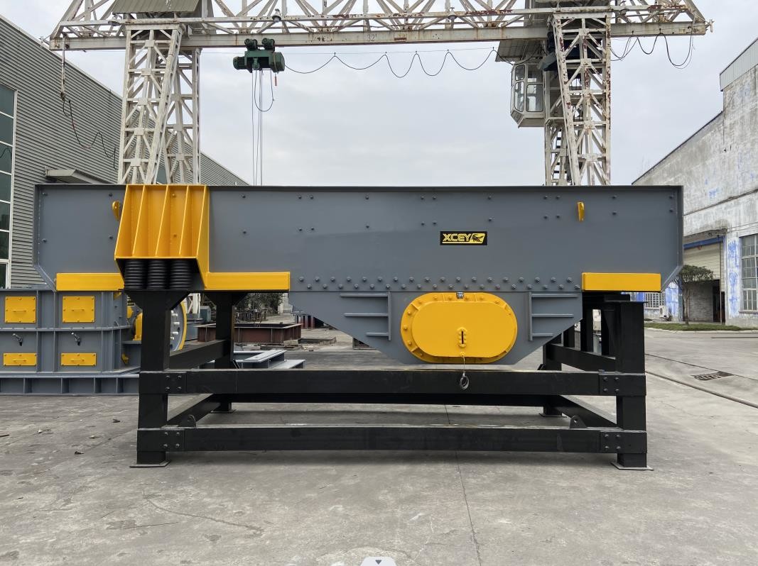 Efficient Rock Vibrating Feeder Heavy Vibration Feeder For 95-160 T/H Capacity