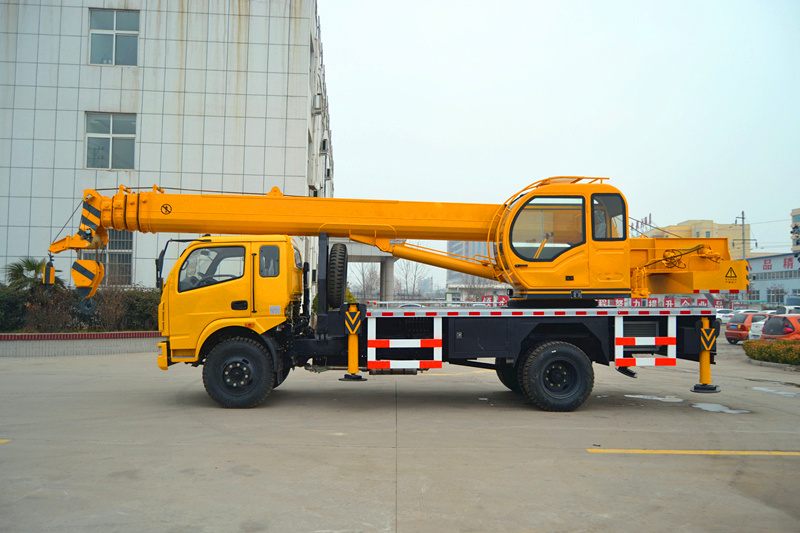 Hydraulic Straight Arm Boom Mobile Truck Crane 6 Ton For Construction Lifting Demands