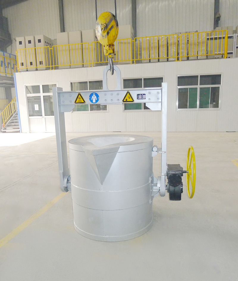 Tilting Device Molten Aluminum Transfer Ladles Castable From Allied Minerals With Smooth Surface Finish