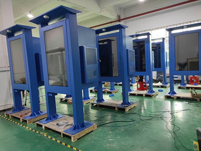 Outdoor LCD Display Signage ODM Production Price Factory Manufacturers Android / Windows Outdoor Digital Notice Board 