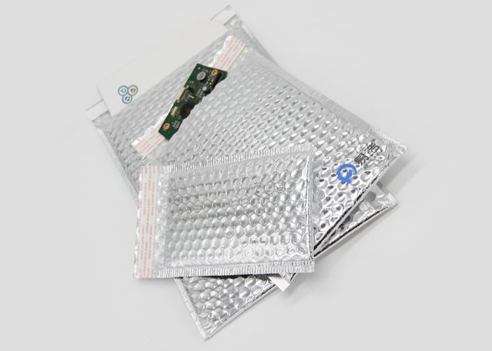 Any Size Logo Metallic Bubble Mailers With Light Bubble Linings Inside
