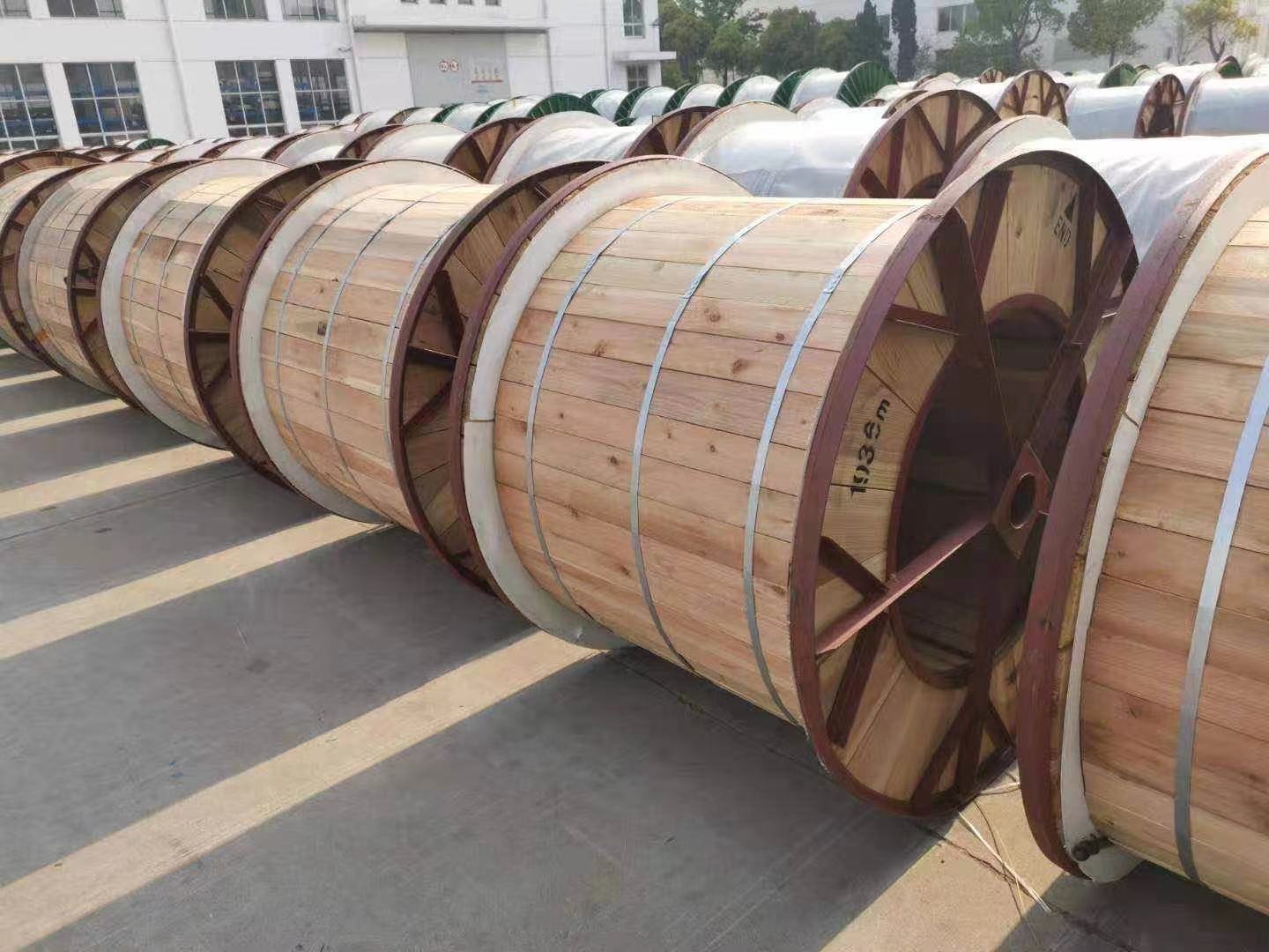 Refractory Range of Application High Voltage Power Cable 3*240mm 1*240mm with Copper Core