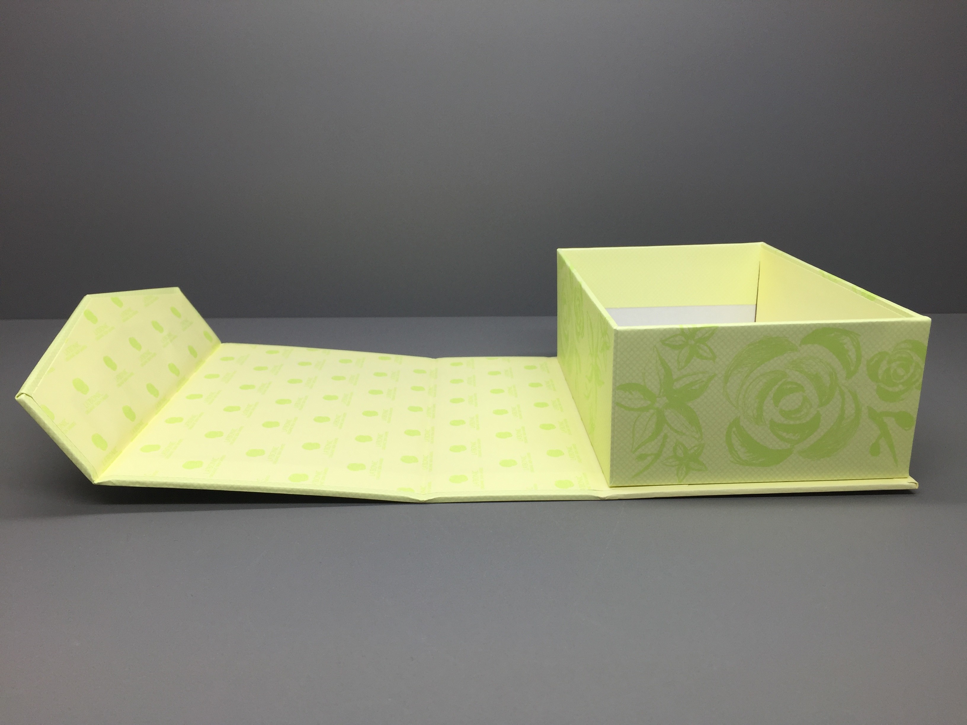 Recycling 350g Cardboard Paper Box For Gift Packaging