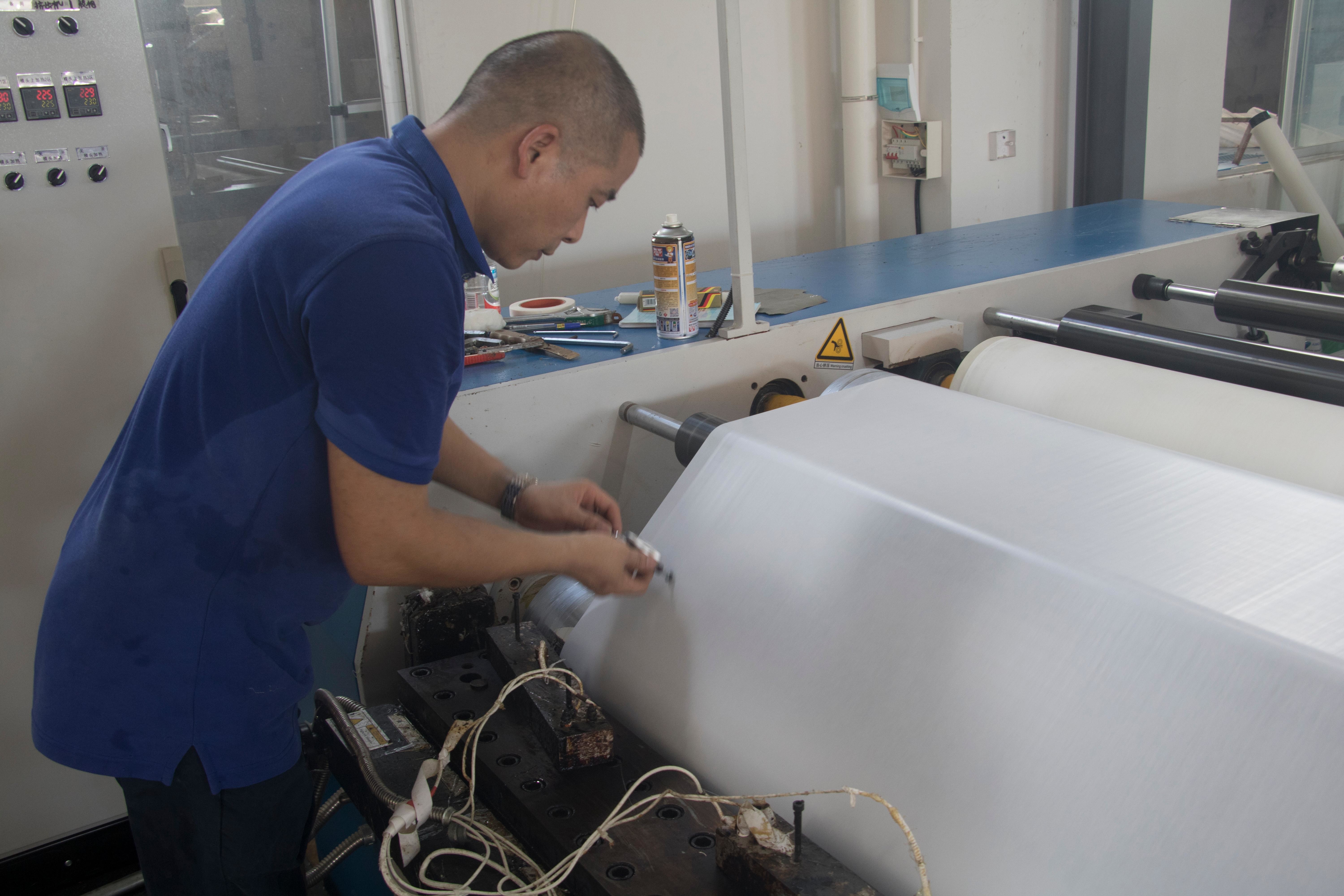 8.5kg/roll Hot Laminating Film , Plastic Transparent Film OEM ODM For Aluminum Foil Bonding