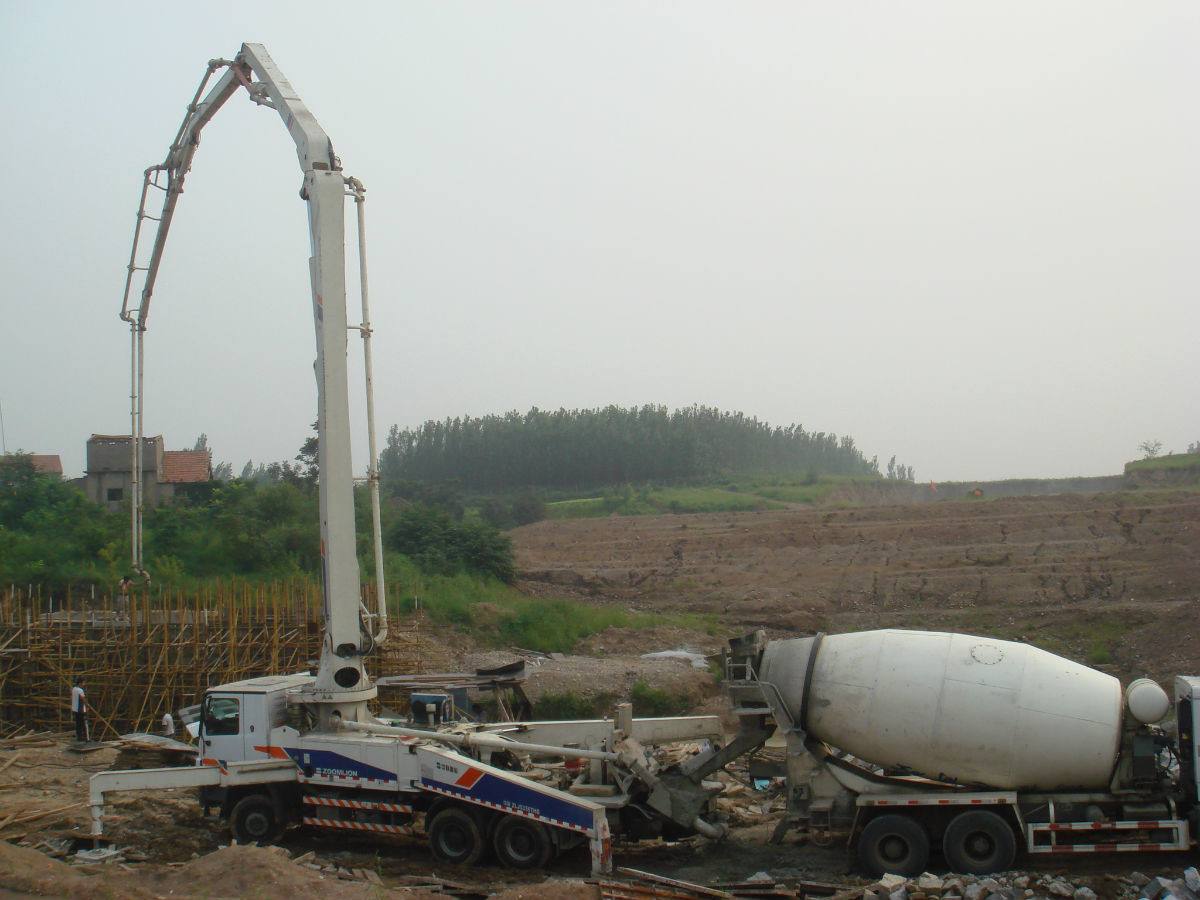 Anti - Tilting Control Technology Special Purpose Truck 4*2 Drive Type Concrete Pump Truck