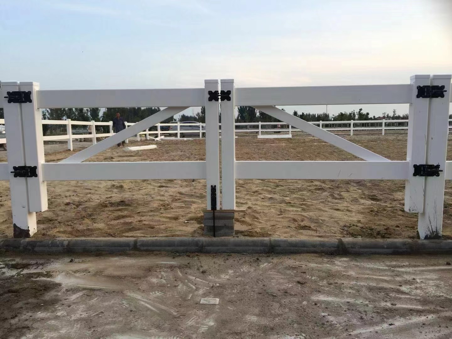 White Plastic Rail Fence Vinyl Fence 3 Rails 4 Rails Horse PVC Farm Fence