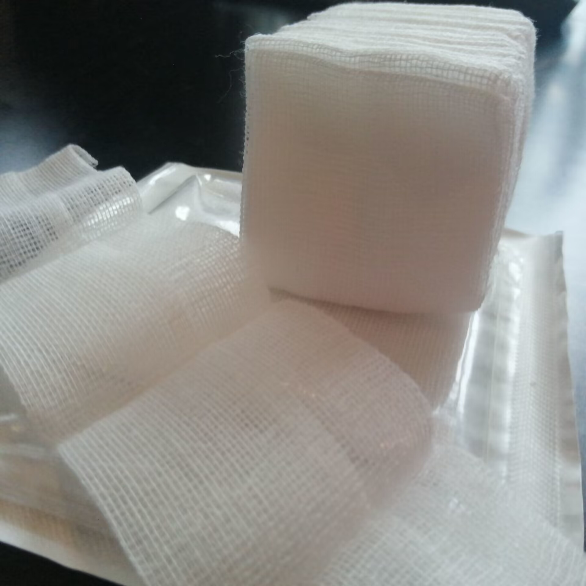 ISO Certified White Gauze Pads Swabs High Softness for B2B Buyers