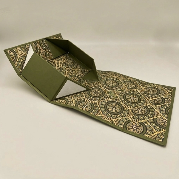Collapsible Gift Boxes Magnetic Closure Rigid Box With Pattern Lining
