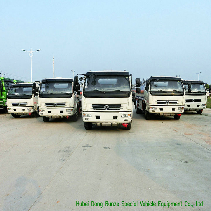 3000L - 6000L Crude Oil Tanker Truck , Mobile Fuel Oil Delivery Truck