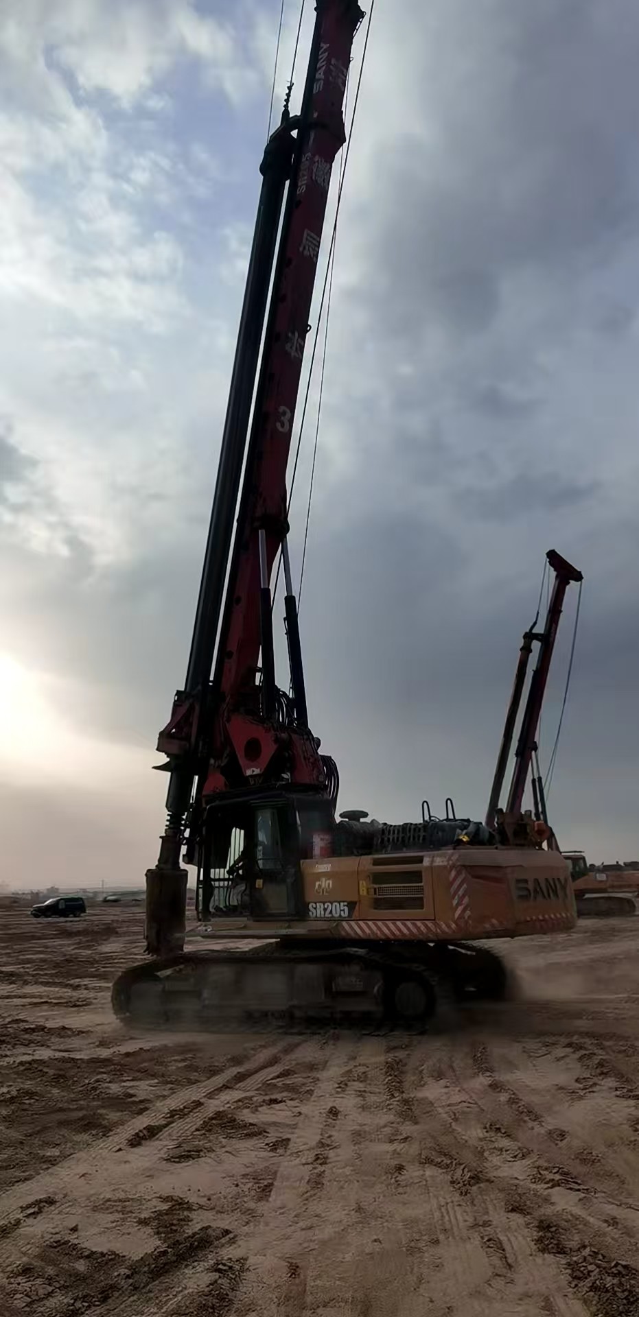 SANY rotary drilling machine (SR155) adopts machine lock rod, please call if necessary