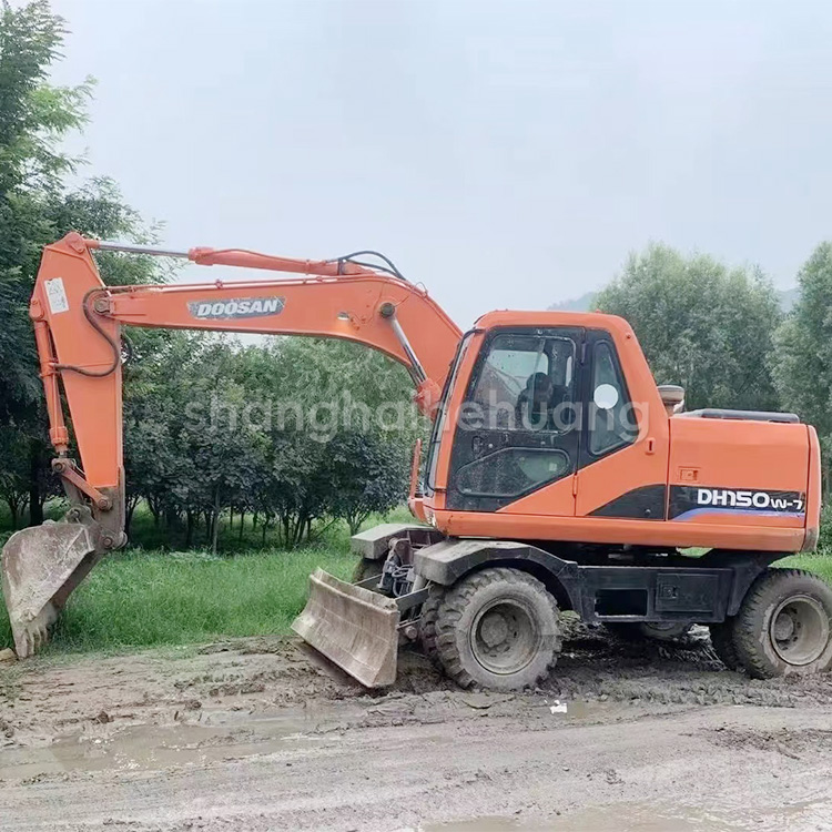 Doosan DH150w Wheel Excavator Made in Korea with Low Machine Weight of 15 KG and Engine