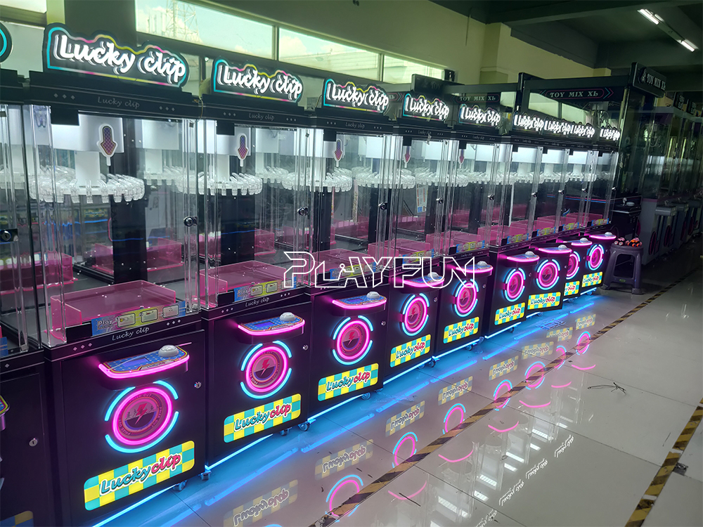 Brazil Popular Arcade Clip Mini Game Machine Lucky Clip Prize Machine 24 Clips Coin Operated Machine