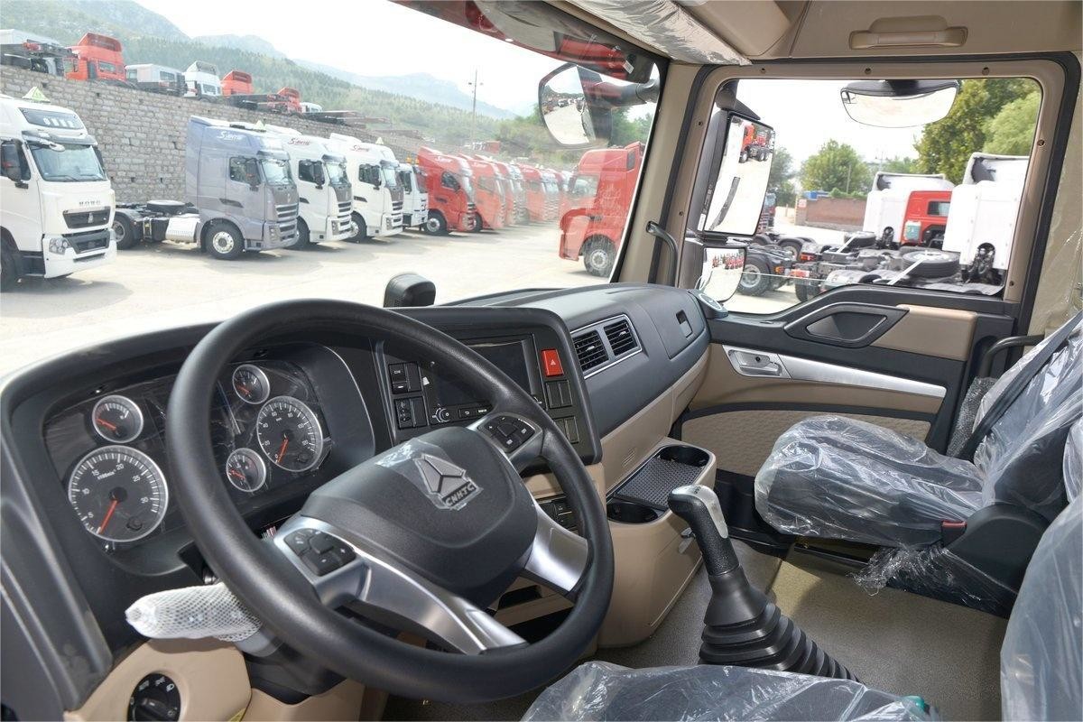 HOWO Heavy Truck 460HP 6X4 CNG Dangerous Goods Tractor National VI Rear Eight Wheels