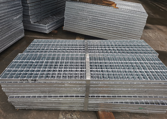 Welded Hot Dipped Stainless Bar Grating 600mm Width For Protecting