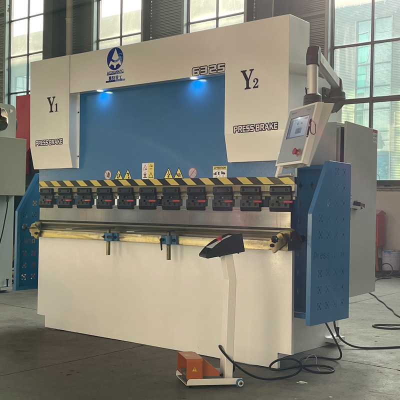 WC67K-63T 2500mm Hydraulic Bending Machine 7 Feet Tp10s Servo Motor