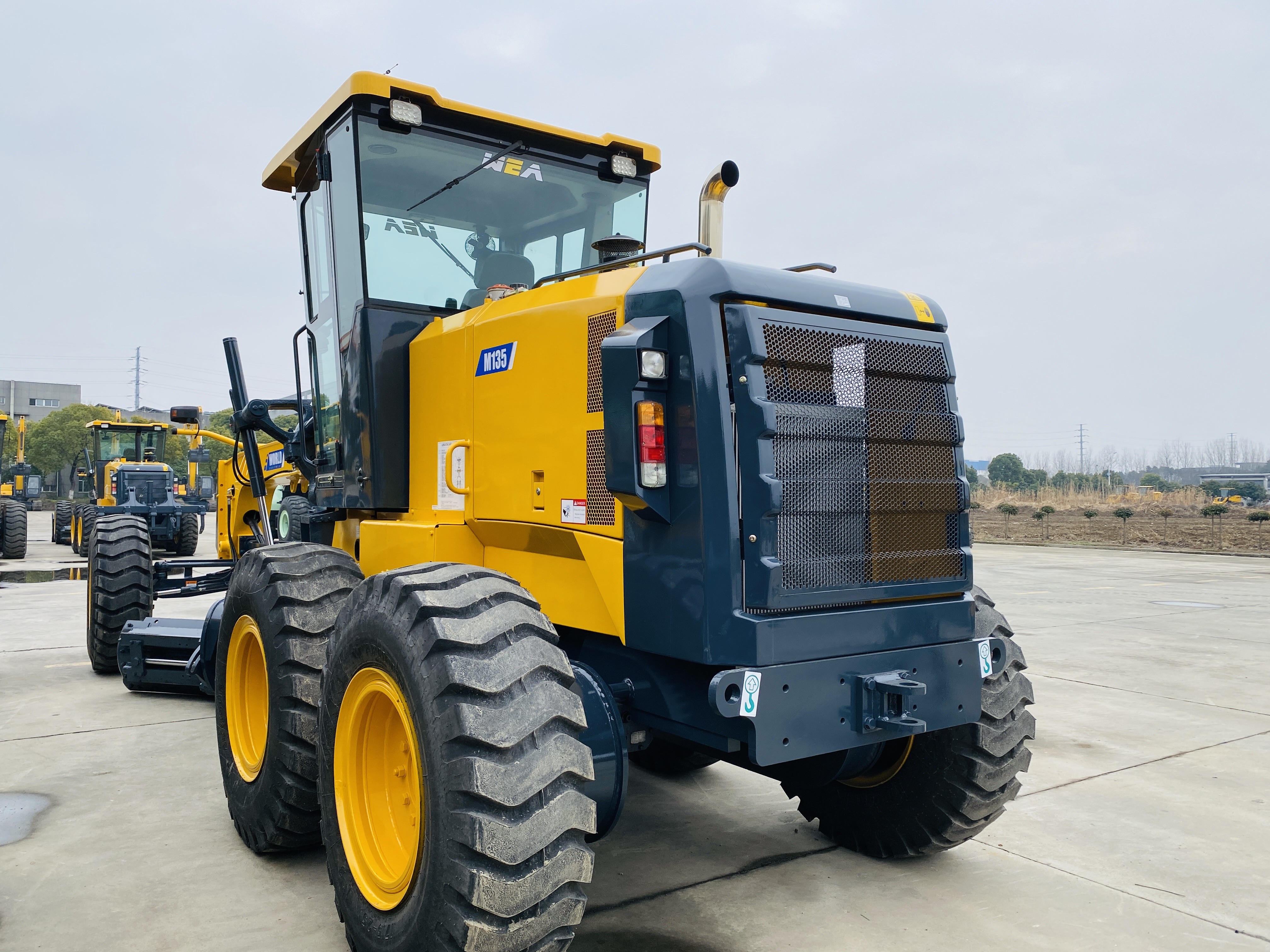 Heavy Equipment Motor Grader M135 6 Forward And 3 Revers Air Conditioning