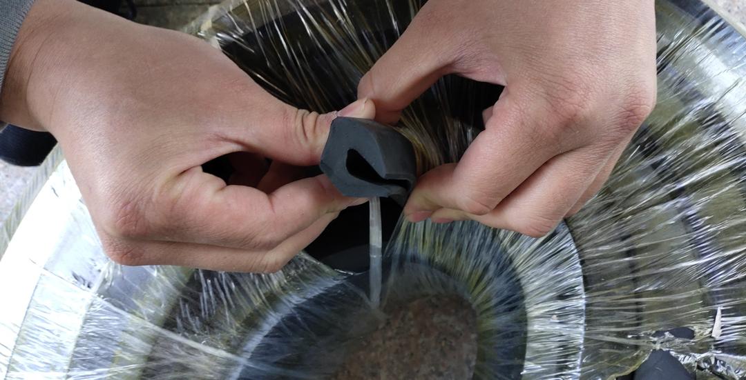 Rubber seal for screen use