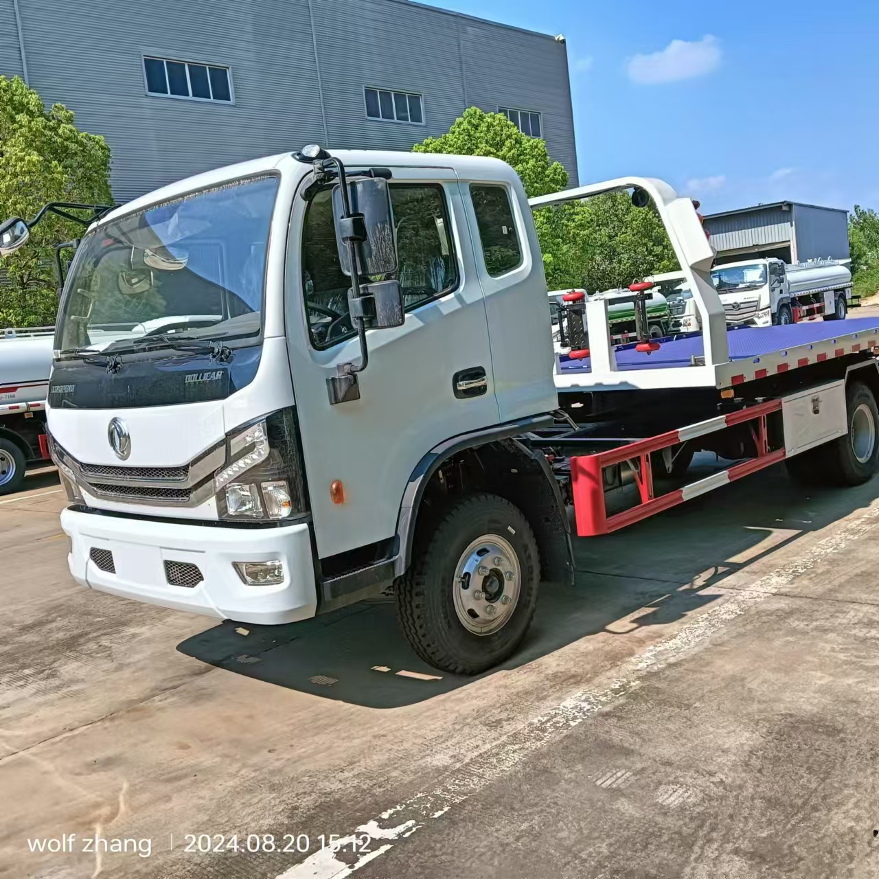 DngFeng 103hp YUCHAI Engine ABS Fast 8 Gear 7.4*2.5*2.4m Flat Bed Loading 2.3 Ton Tow Trucks Wrecker Truck