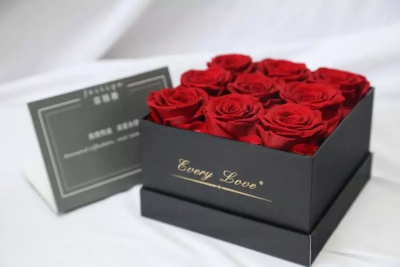 Wholesale Business Preserved eternal roses Square Boxes 9pcs Roses Inside Black Boxes Flower