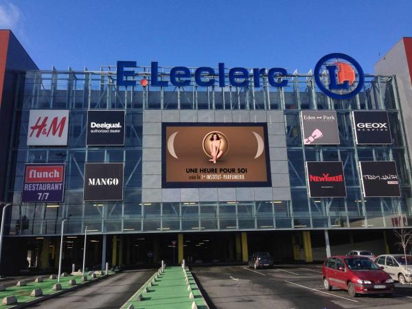 Simple Control Outdoor LED Display Big Board Full Color High Definition Screen