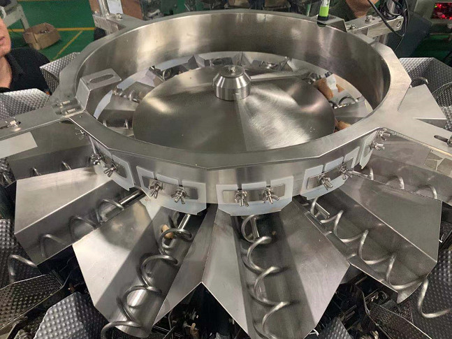 Sticky Fresh Chicken Multihead Weigher With Scraper Bucket Customized Linear Plate