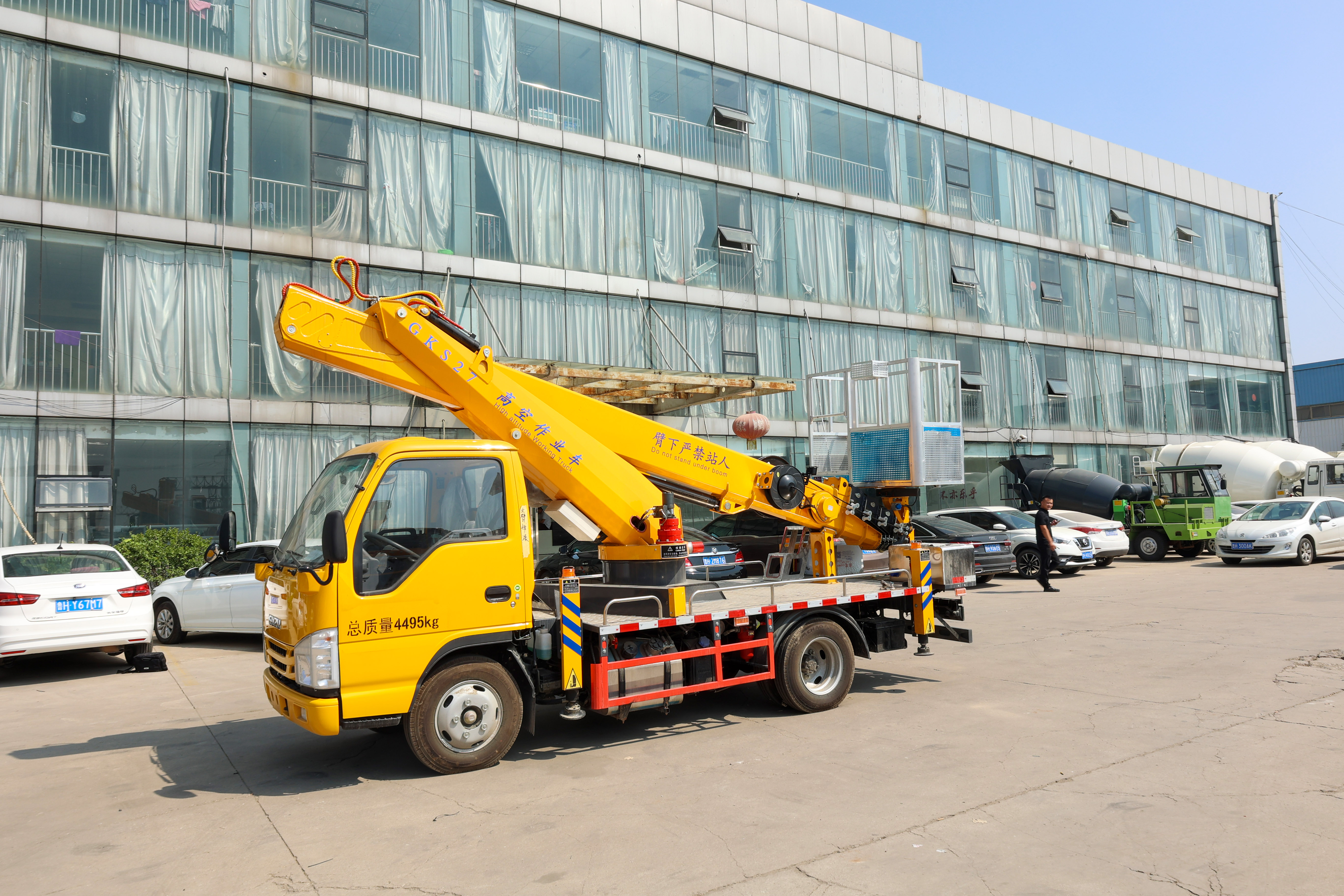 27m Hydraulic Truck Mounted Aerial Telescopic Access Ladders Bucket Truck Boom Lift Aerial Manlift Work Platform Truck A