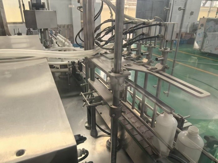Sterile Liquid Filling Machine For 30-500ml Glass And Plastic Bottles With Nitrogen Protection For Oral Liquids And Disinfectants