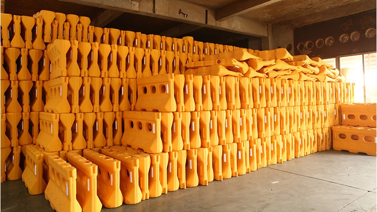 Construction Site Plastic Road Barrier Customized Water Filled Barrier